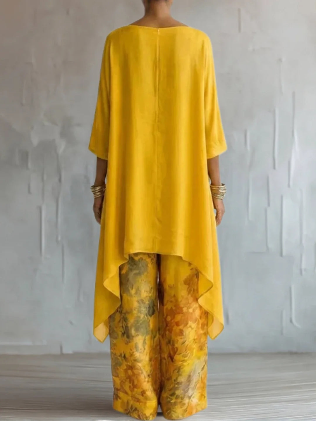 Geneva | Asymmetric Fluid Floral Set